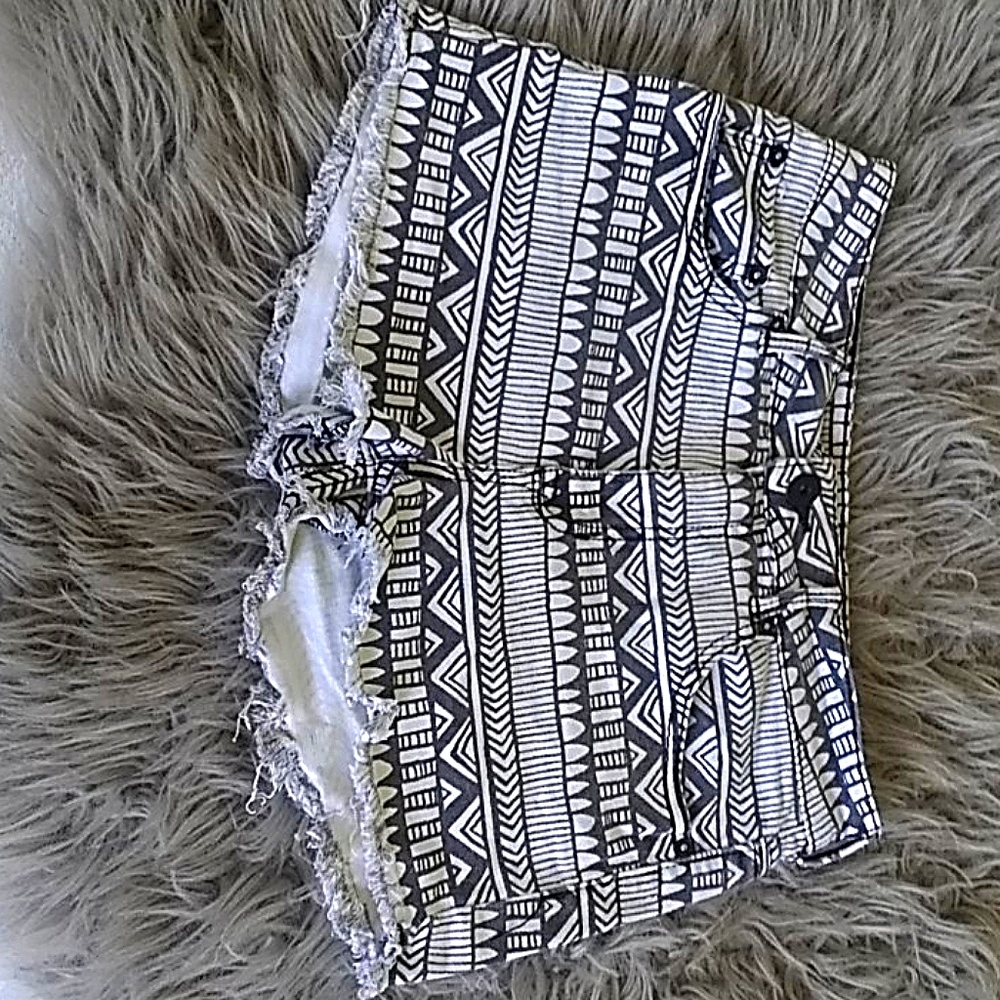 Bull head denim shorts